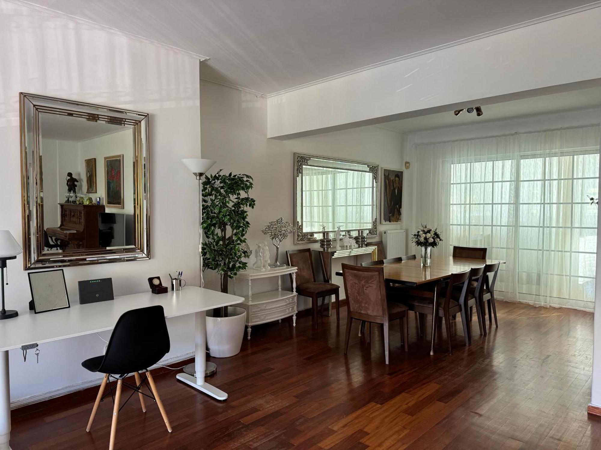 Vouliagmeni Seaside Escape Apartment *