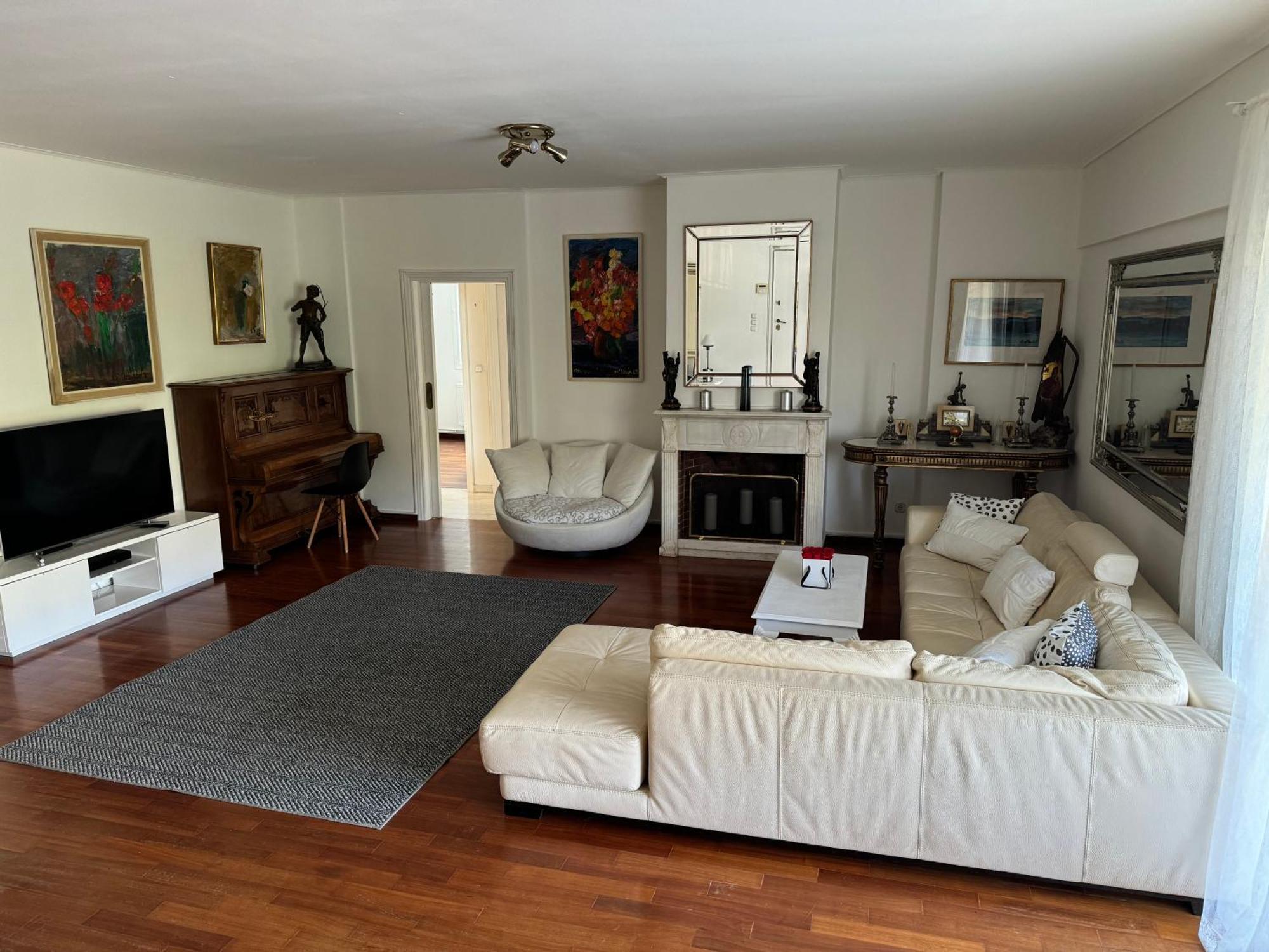 Vouliagmeni Seaside Escape Apartment Athen