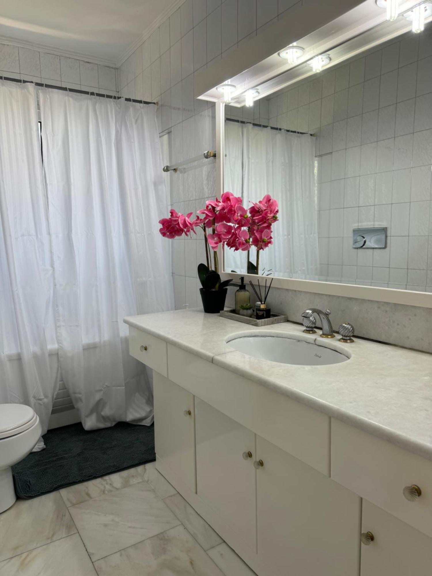 Vouliagmeni Seaside Escape Apartment