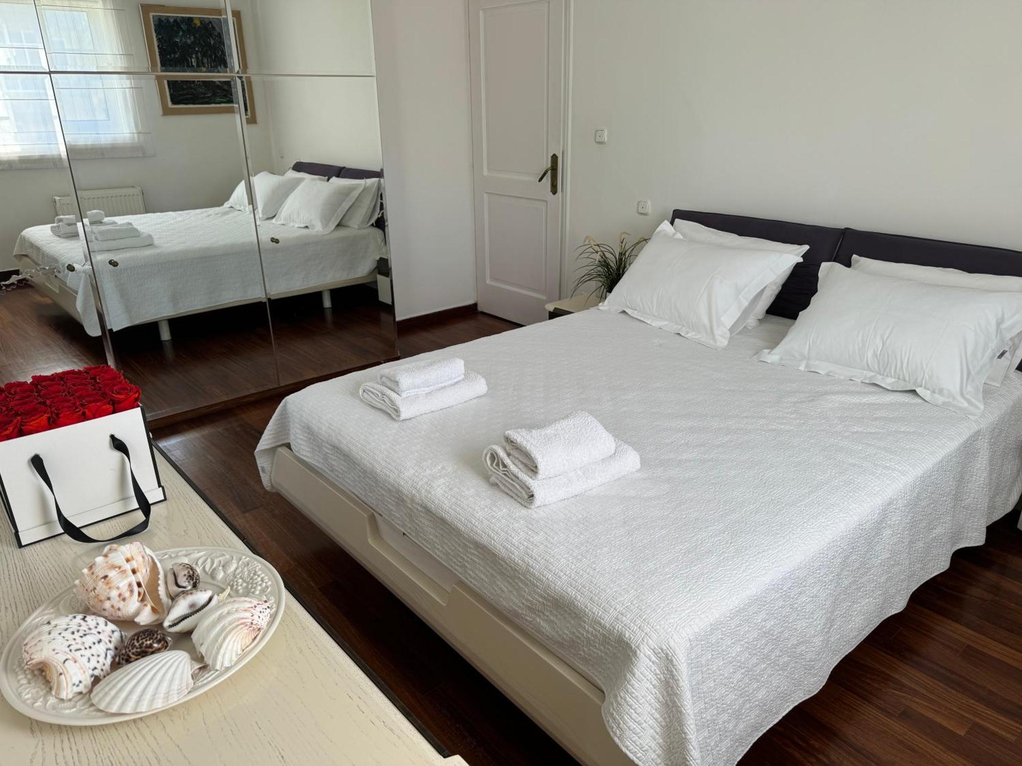 Apartment Vouliagmeni Seaside Escape *